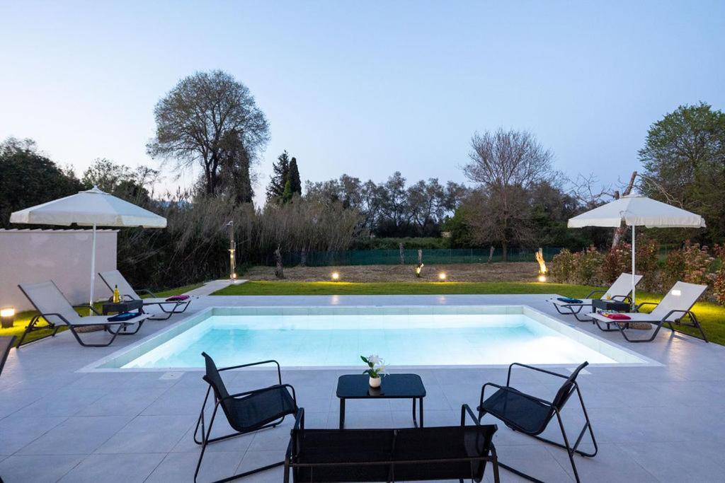 Elena Private Pool Hébergement de vacances Kontokali